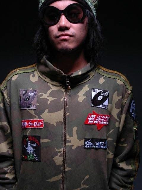 ワッペンを縫い付けたカモジャケット